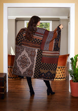 Lade das Bild in den Galerie-Viewer, COLLAGE - Plaid - braun/bunt