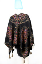 Lade das Bild in den Galerie-Viewer, BELLE ESPRIT - Ruana schwarz/bunt