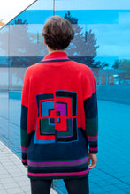 Lade das Bild in den Galerie-Viewer, LABYRINTH - Stehkragenpullover - rot/bunt