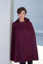 Lade das Bild in den Galerie-Viewer, MARINELLA - Cape - aubergine